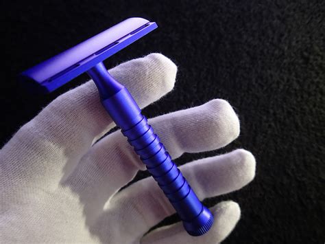 We have found the 10 best cartridge razors for diifferent skin types. RazoRock Hawk Single Edge ( Electric Blue Ltd Edtn ...