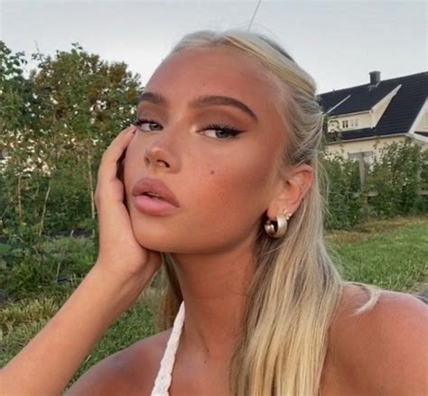 Also, she is a beauty guru who has more than 540k subscribers on youtube. Cantiknya Kebangetan, Model Ngaku Transgender Malah ...