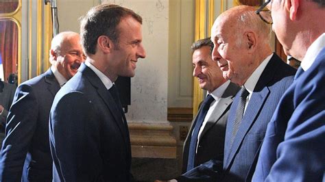 923,161 likes · 342 talking about this. Macron, Hollande et Sarkozy saluent Valéry Giscard d ...