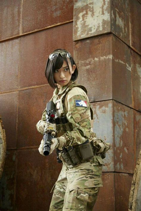 Military Women 💙💜💛💖💟💗💚 女性兵士 ミリタリーファッション ファイティングポーズ 女性兵士 戦士の少女 モデルポーズ 銃 キャラクターデザイン