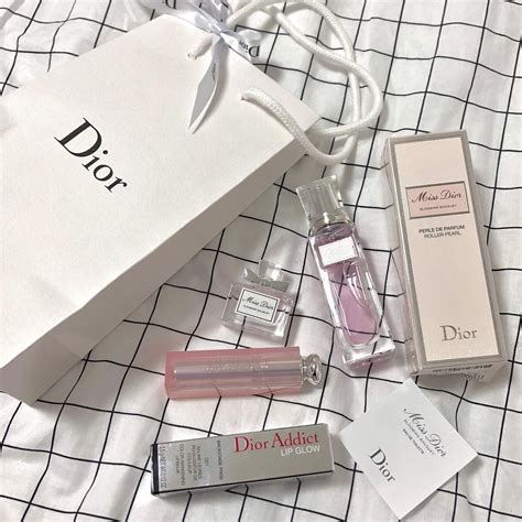 Pin By Dding On Cosmetic Dior Lip Glow Aesthetic Makeup Makeup