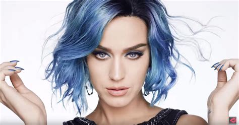 Rogers covers small business and entrepreneurship for the. Estas celebrities sí que saben llevar el cabello azul | Upsocl
