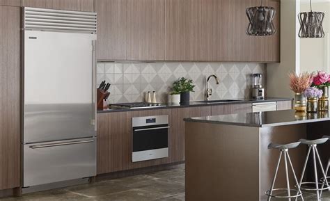 Two plastic shelves provide support to the foods. Sub-Zero 36" Classic Over-and-Under Refrigerator/Freezer ...