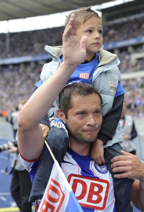 Dardai makes return to lowly hertha berlin. Pál Dárdai: Karriere, Erfolge und ein Bayern-Angebot - DER ...