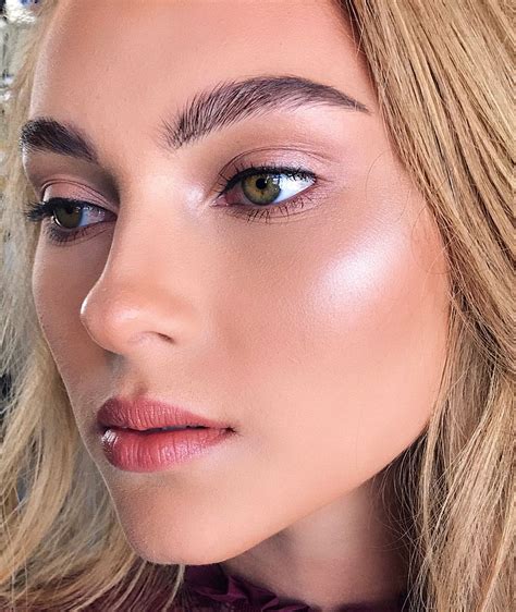 Pinterest Deborahpraha ♥️ Glowy Makeup Highlighter Highlighter