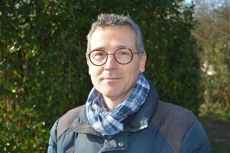 La commune est bien pourvue en transports en commun, notamment avec la liaison ferroviaire entre nantes et contact : À La Chapelle-sur-Erdre, l'opposition veut garder le FC ...