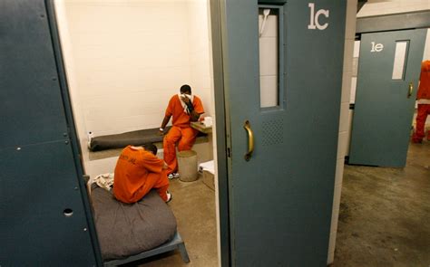 We take a tour of the jail and talk to one of the witnesses. Texas jail allegedly kept mentally ill inmate in fetid ...