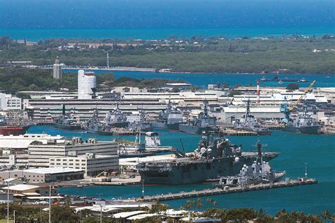 The pearl harbor visitor center, part of the pearl harbor national memorial, is the primary portal for visitors coming to pearl harbor. Un militar mata a dos personas y se suicida en la base ...