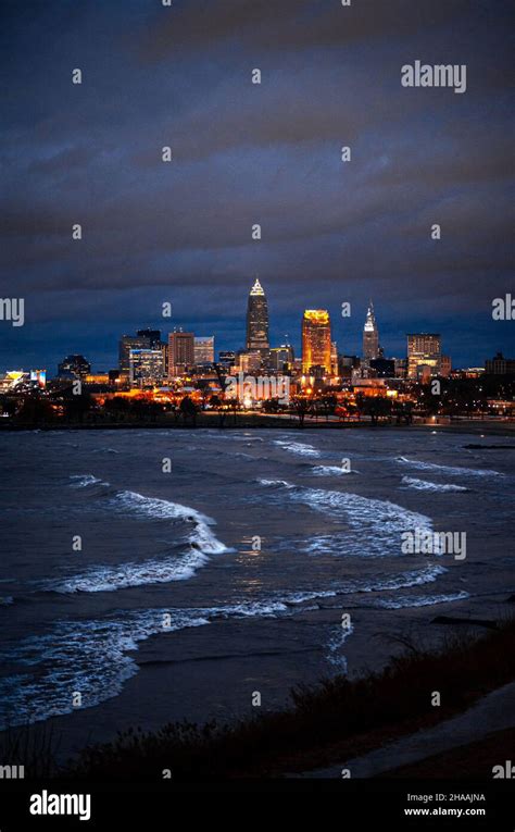 Cleveland Ohio Skyline At Night From Edgewater Park Stock Photo Alamy