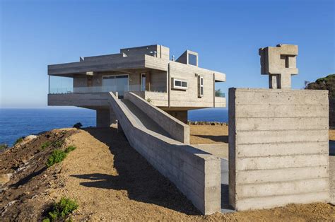 Fortress Like House Is A Holiday Retreat By Gubbins Arquitectos