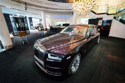 Full Size Luxury Car Rolls Royce Phantom Vii Series Ii Extended