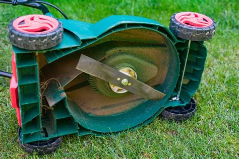 How To Remove Riding Lawn Mower Blade