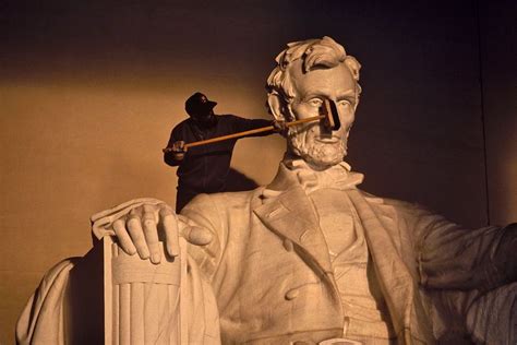 Michael Freeman Photography Cleaning Lincoln Statue