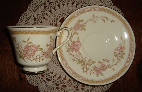 The floral accents around the pattern of blues, red, and yellow will delight your guests. Royal Doulton - Romance Collection "Lisette" Vintage Tea ...