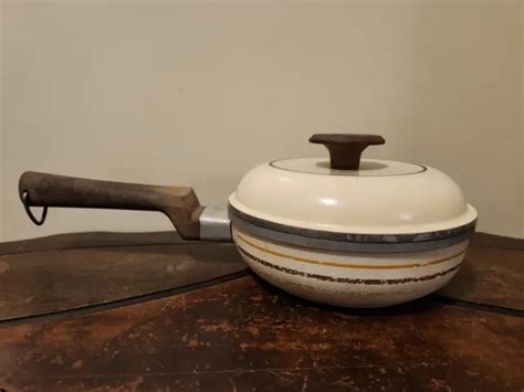 Vintage Regal Ware Cast Aluminum Quart Pot With Lid Cream Color W