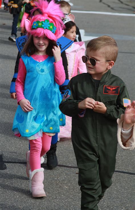 Moose Hill School Holds Annual Costume Parade For Parents Londonderry