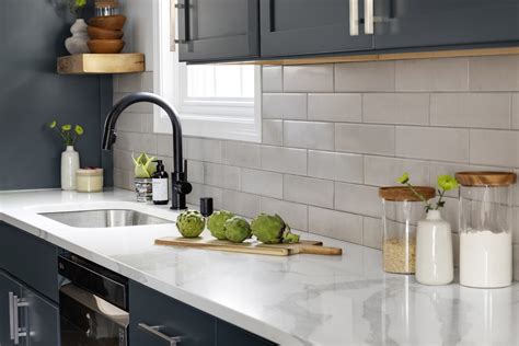 The bottom edge of the upper cabinets is trimmed with a molding. Modern Kitchen Cabinets Minneapolis / X7kh2s3fzovqpm ...