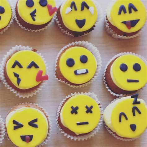 Emoji Cupcakes Easy Recipe How To Make Emoji Cupcakes In Link Emoji