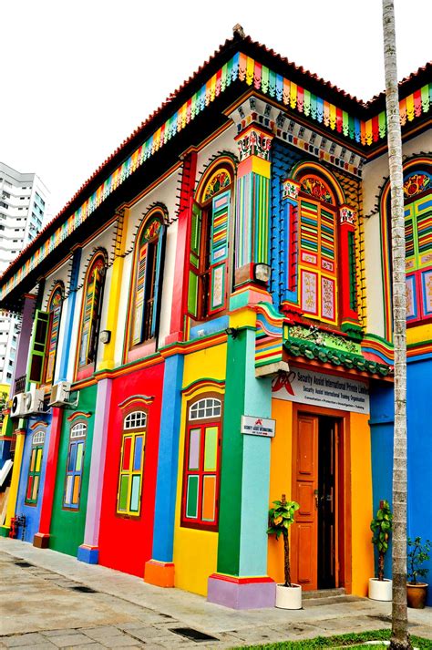 Queen Et Juin — Colorful Building In Singapore 거리예술 벽화 배경