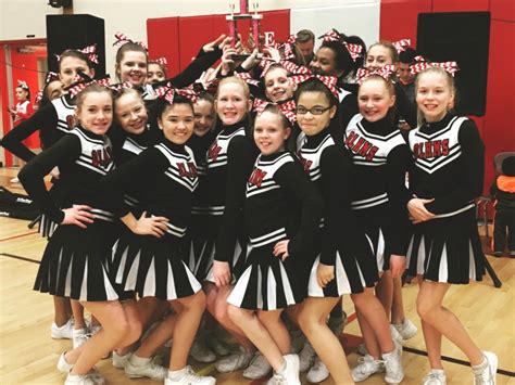 D123 Mustang Cheerleaders take 2nd at "Cheer-Dance Explosion