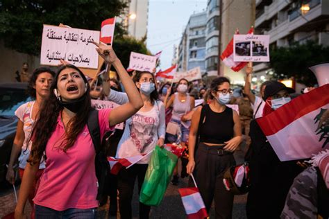 In Pictures Lebanese Women Descend On Home Of Parliament Speaker