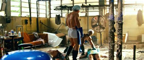 Spätestens in den frühen neunzigerjahren war calvin klein in aller munde, als große werbekampagnen mit mark wahlberg und kate moss für die unterwäsche. Calvin Klein Underwear Worn By Mark Wahlberg In PAIN ...