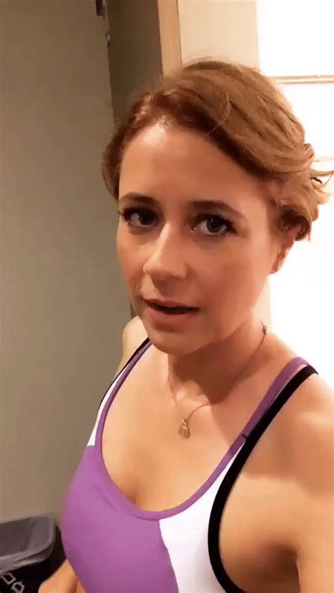 Nude Celebs Jenna Fischer Is All Sweaty After Her Workout And Is About