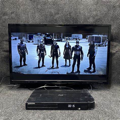 SAMSUNG BD-J6300 4K Ultra HD 3D Smart Blu-Ray / DVD Player + Remote