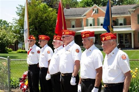 Fallen Servicemen Women Honored During Memorial Day Service Parade