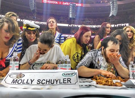Molly Schuyler Reclaims Her Title At Wing Bowl The Morning Call