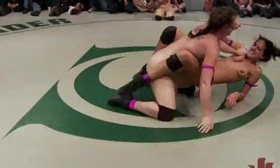 Lesbians Ravage Each Other In Sexy Wrestling Telegraph