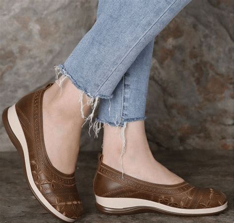 Best spin shoes for women. Women's Floral Shoes for Bunions | Zapatos para juanetes ...