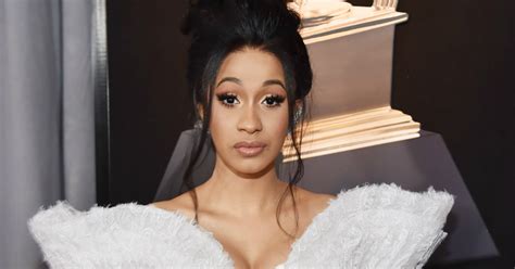 Cardi B Is Now The First Female Rapper To Achieve 2 No 1 Songs On The