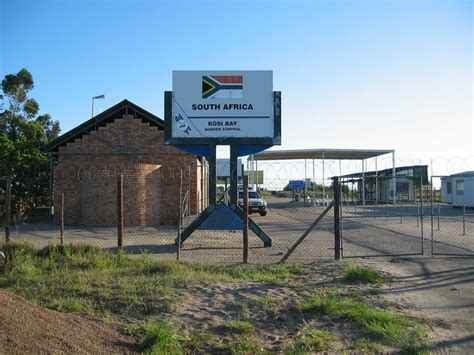 South African Police Commissioner Visits Mozambique Border After