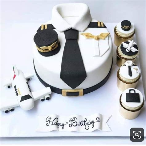 Pilot Cake And Cupcakes Airplane Birthday Cakes Planes Birthday Cake