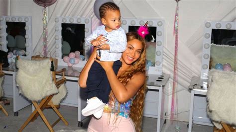 Blue ivy appears in the video, directed by british artist jenn nikiru, and shows off stunning. Beyoncé Shares New Photos of All Her Kids at Blue Ivy's Rose Gold-Themed 7th Birthday Party ...
