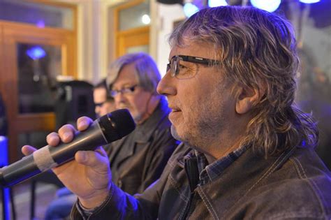 Dalibor janda sleduje v klidu dění na české hudební scéně a je její nedílnou součástí, aniž by se musel zviditelňovat v bulváru a za každou cenu se prosazovat jakýmikoliv nestandardními způsoby. Dalibor Janda fotka