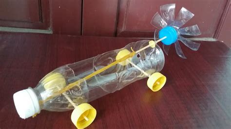 Cómo hacer un coche con botellas de plástico Banda elástica coche