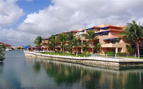 Joes Retirement Blog A Look Around Town Puerto Aventuras Quintana