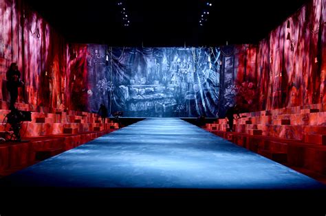 The Art And Allure Of Marc Jacobss Dramatic Stage Sets The New York