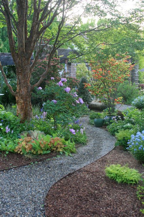 Plus, browse garden pictures full of creative ideas & solutions. DIY Garden Paths And Backyard Walkway Ideas • The Garden Glove