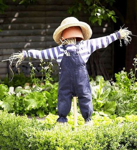 Impressive 34 Inspiring Garden Scarecrow Ideas Scarecrows For Garden Scarecrow Gardening For