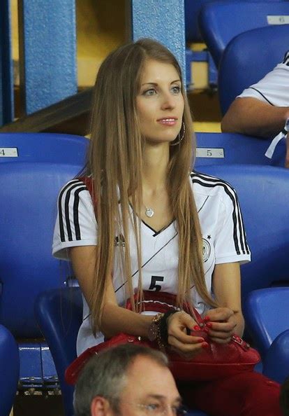 Now, let's dig in deeper into cathy hummels' biography and learn more about her. Mats Hummels girlfriend Cathy Fischer ~ Picture World