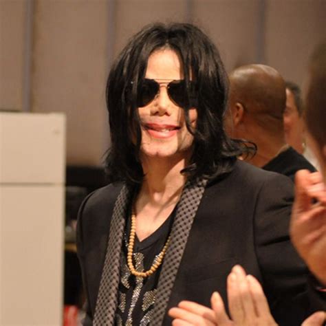 Michael Jackson Estate Sues Hbo Over Leaving Neverland Michael Jackson Jackson Celebrities