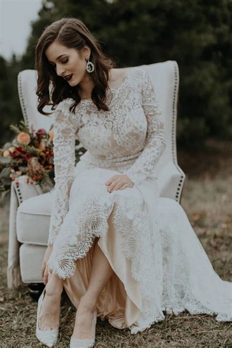 Vintage Long Sleeves Lace Wedding Dresses Backless Rustic Lace Wedding