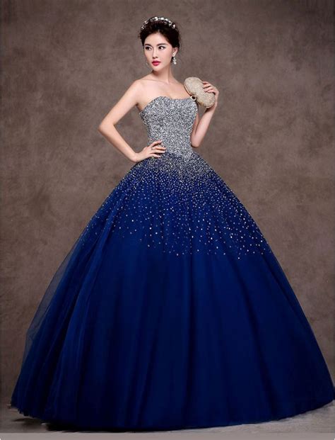 Toma el glamour en este impresionante vestido de piso de silueta de vaina azul marino con escote de cuello alto. Mejores 16 imágenes de 30 Vestidos de xv años azul marino ...