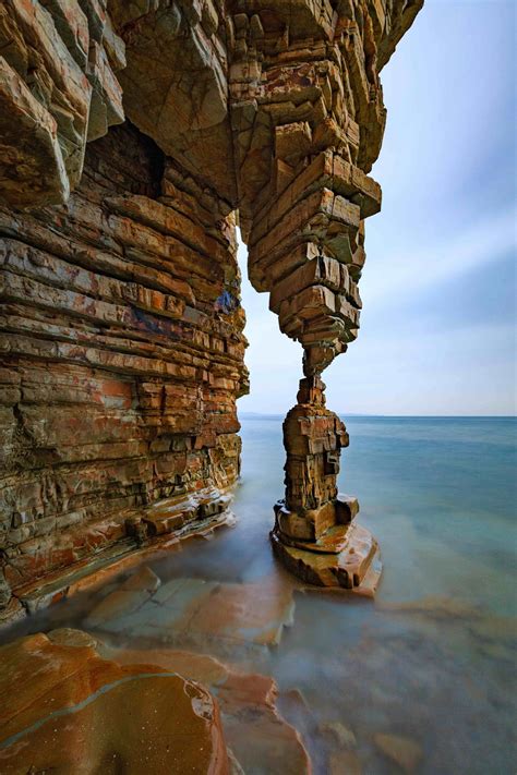 Table Leg Rock This Astonishing Natural Rock Formation Is Located Off