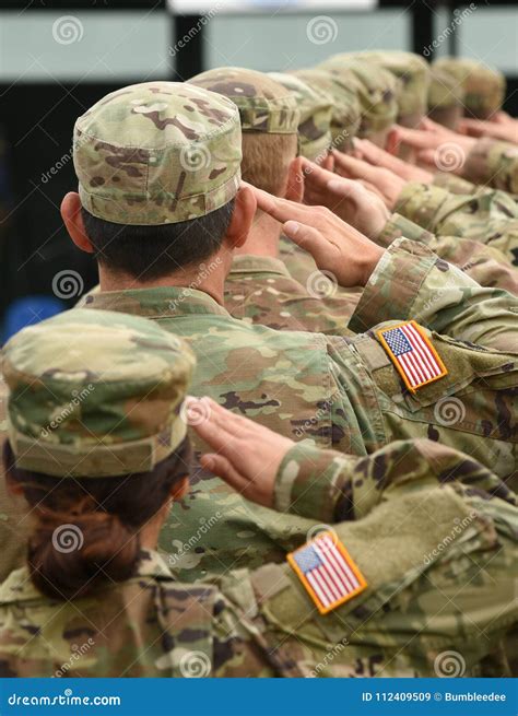 Saluto Dei Soldati Degli Stati Uniti Immagine Stock Editoriale