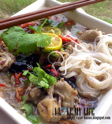 Tuang sup beserta sayurannya di atas mi itulah resep mudah membuat sup kari merah thailand yang gurih dan pedas. HaSue: I Love My Life: Bihun Sup Ayam..