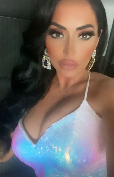 Jersey Shore S Angelina Pivarnick Shows Off Curves In Low Cut White Gown For Mtv Awards After
